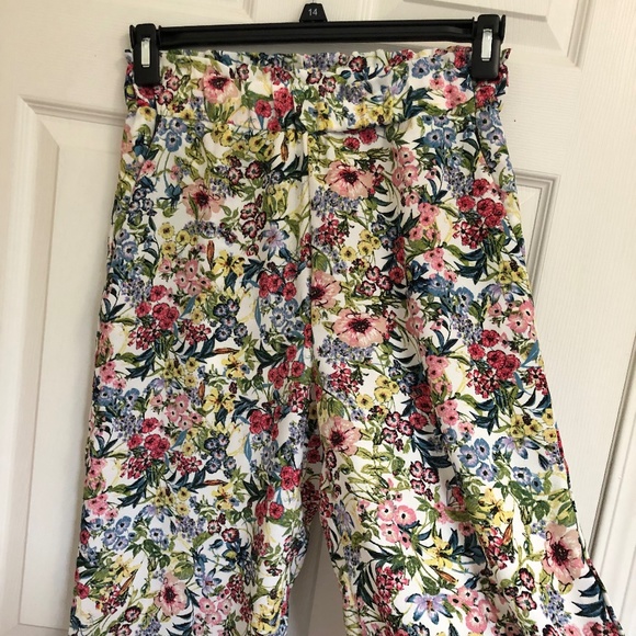NWT, H&M Floral Crop Pants, Size 4 - Picture 3 of 7